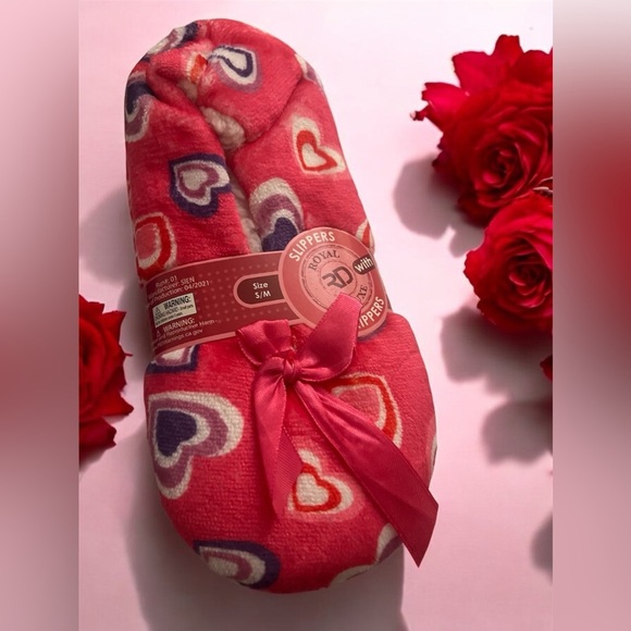 Heart Slippers 🤍 - Picture 1 of 4